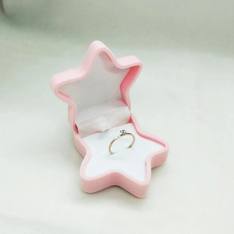 Cadeau Naissance : Écrin Velours pour Premiers Bijoux Enfant