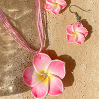 Ensemble collier et boucles d'oreilles fleur