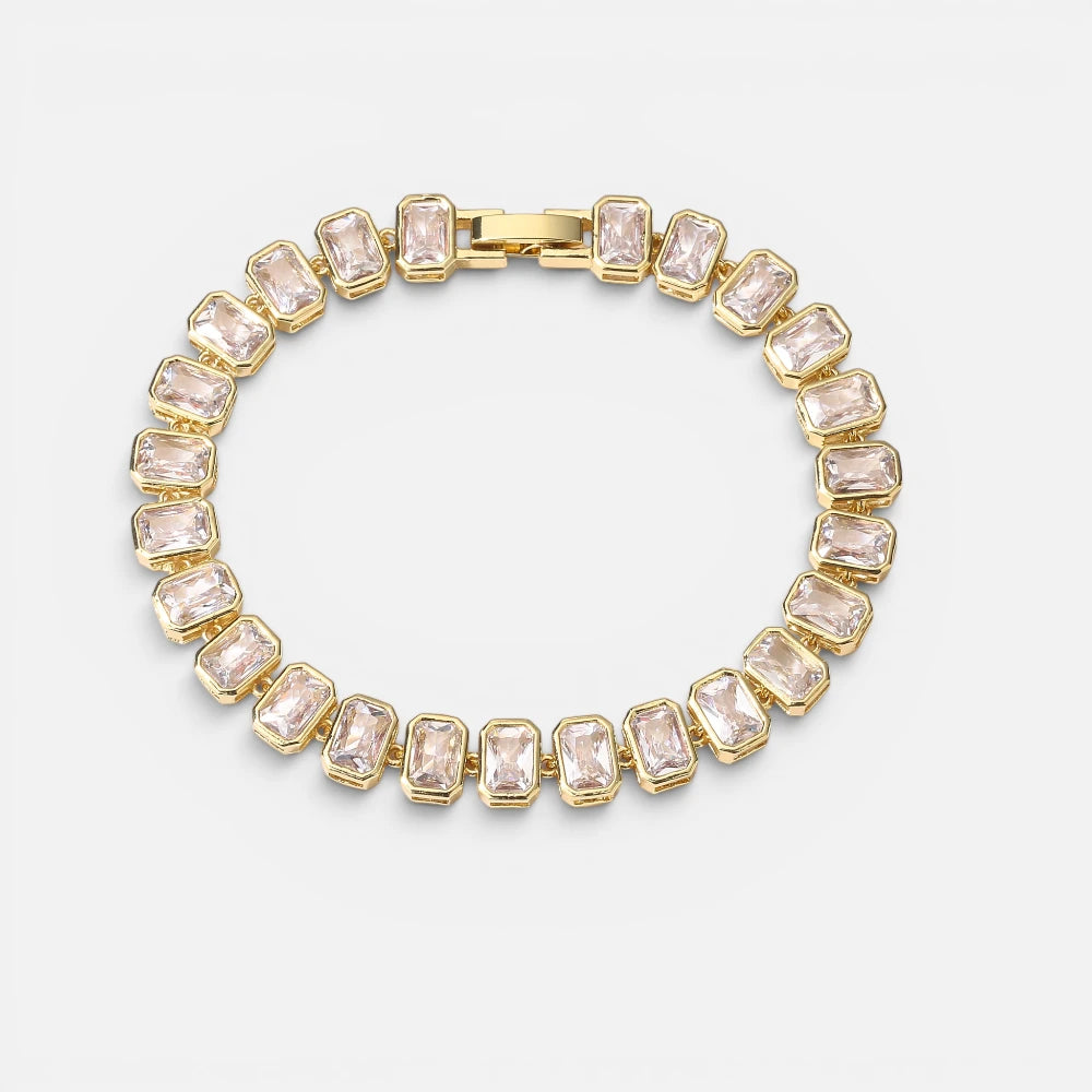 Parure Étincelante : L'Éclat du Zircon Cubique pour vos Soirées