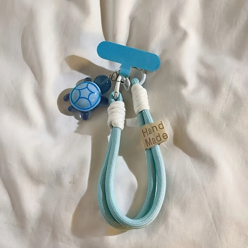 Cordon de Téléphone Tressé avec Charme Tortue – Accessoire de Poignet