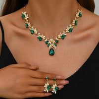 Parure de bijoux classique femme : Collier et boucles d'oreilles