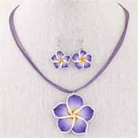 Ensemble collier et boucles d'oreilles fleur