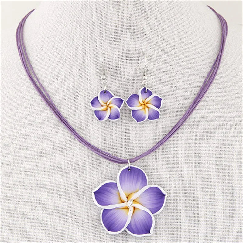 Ensemble collier et boucles d'oreilles fleur