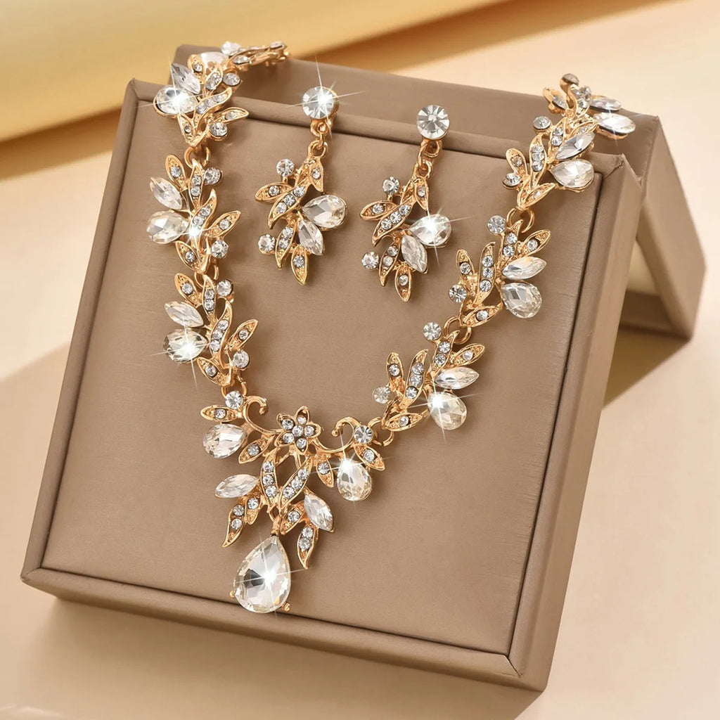 Parure de bijoux classique femme : Collier et boucles d'oreilles