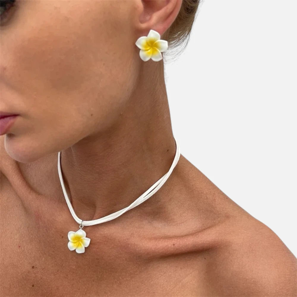 Collier et boucles d'oreilles frangipanier