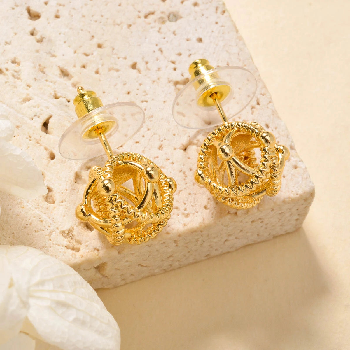 Boucles d'oreilles clous tête de mort style rock et tendance pour femme