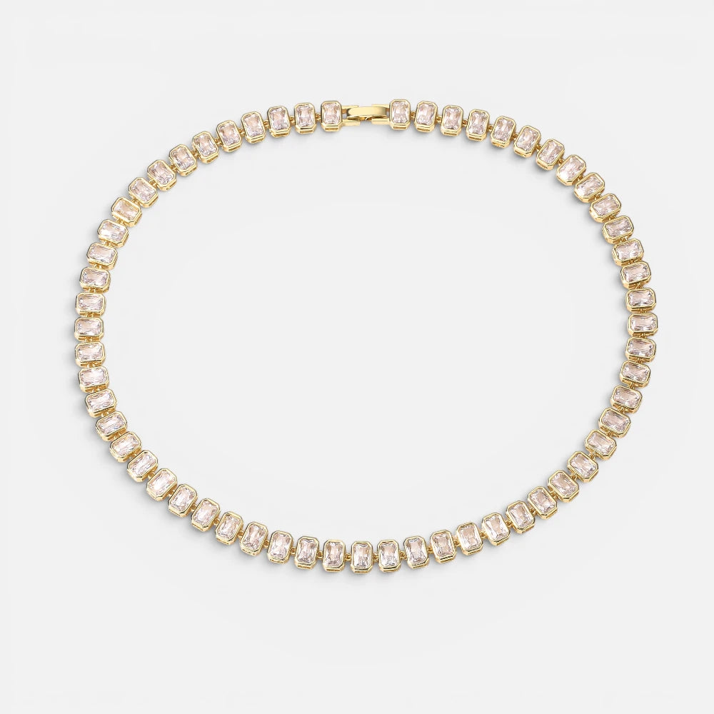 Parure Étincelante : L'Éclat du Zircon Cubique pour vos Soirées