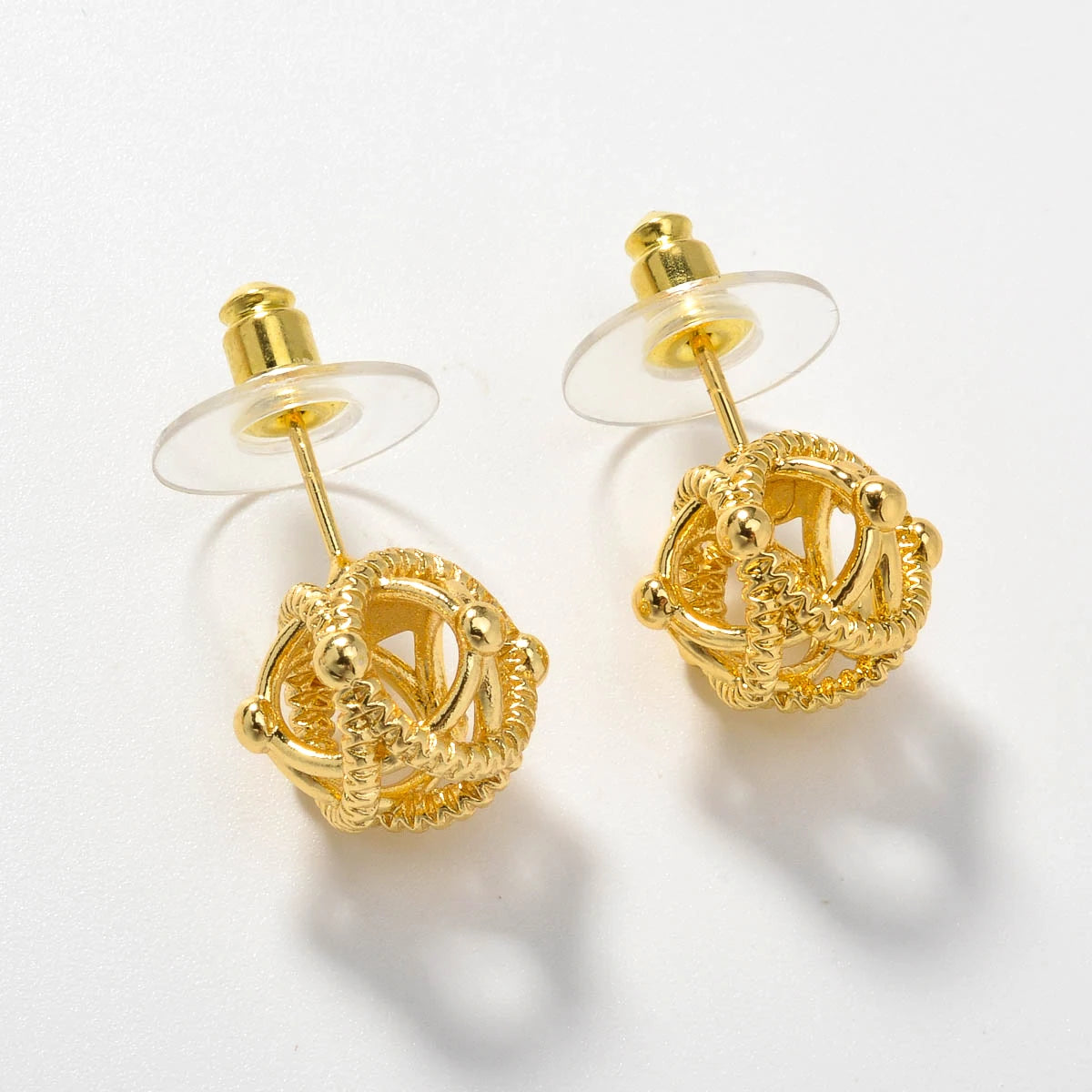 Boucles d'oreilles clous tête de mort style rock et tendance pour femme